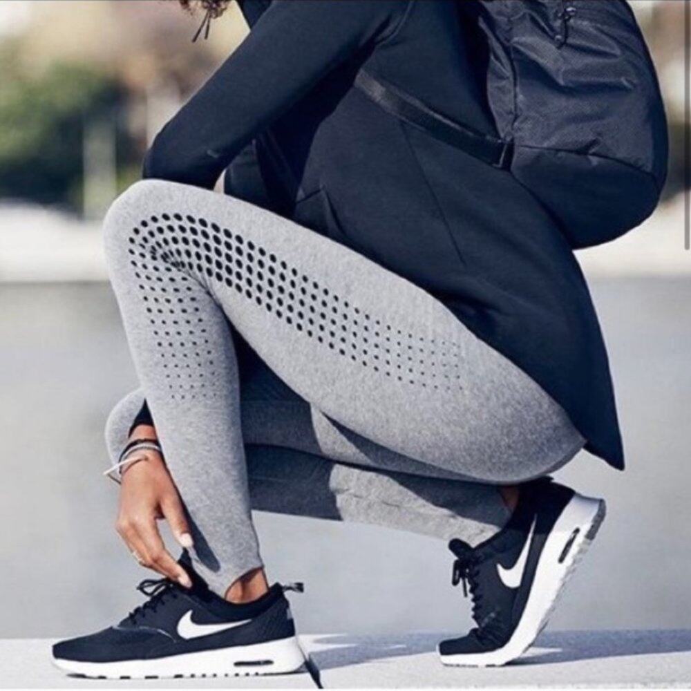 NWT Nike Burnout Stirrup Leggings Training Pants Gray Black XS